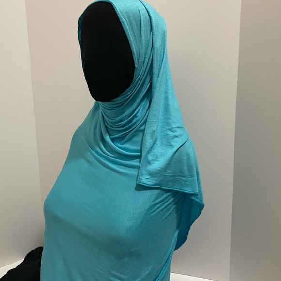 Hijab - Made In Dubai UAE - Picture 4 of 6